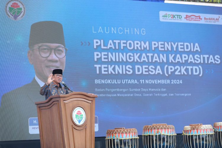 Mendes Yandri Tegaskan Kesejahteraan Desa Kunci Kemajuan Indonesia, Warga Desa Terasa dan Bonto Sinala Perbaiki Jalan dengan Dana Pribadi