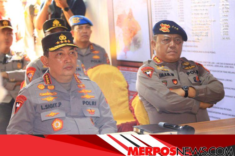Kapolri Tinjau Posko Pengungsi Erupsi Gunung Lewotobi di NTT