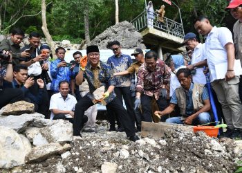 Mendes Yandri Ajak Kembangkan Desa Wisata Berbasis Potensi Lokal saat Berkunjung ke Maros Sulsel